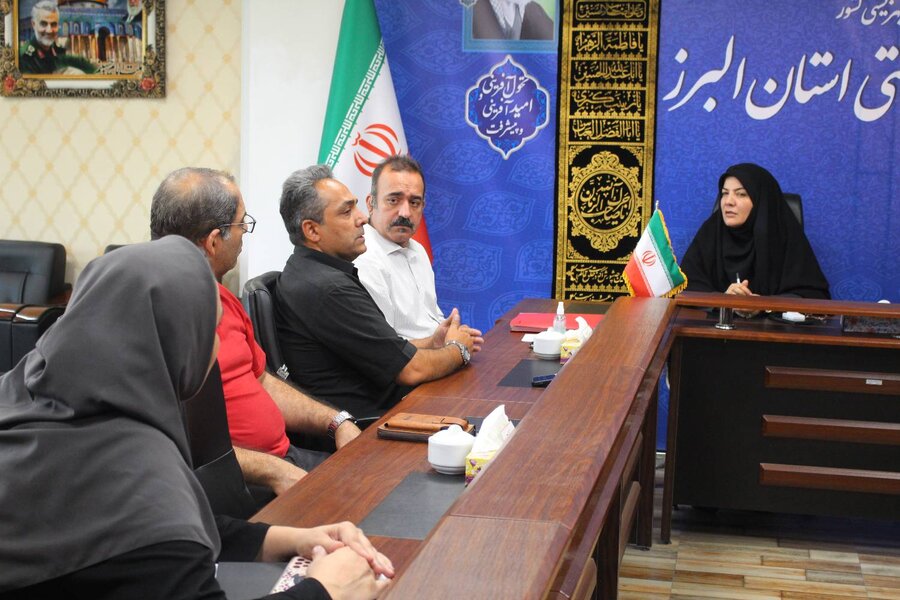 دیدار صمیمانه جمعی از ناشنوایان با مدیرکل بهزیستی البرز و طرح دغدغه‌های قشر ناشنوایان