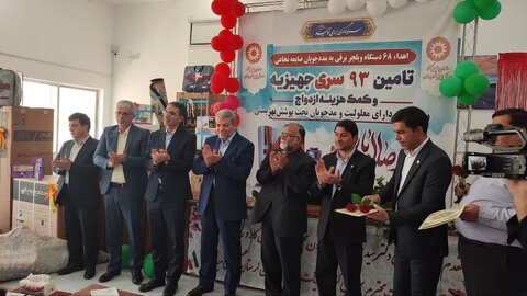 اهدای ۶۸ ویلچر برقی به افراد دارای معلولیت و ۹۳ سری جهیزیه در لرستان