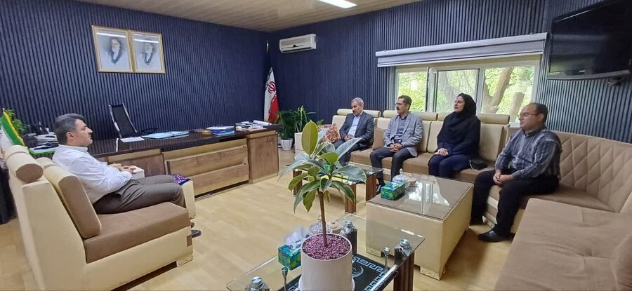 دیدار مدیرکل و معاون پشتیبانی و منابع انسانی بهزیستی کردستان با فرماندار مریوان