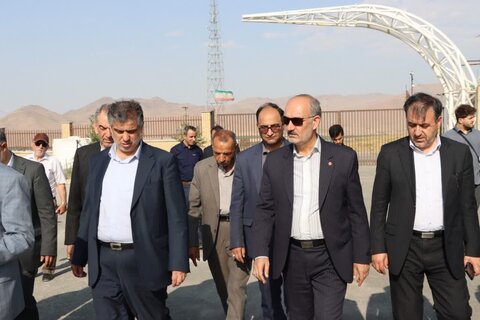 گزارش تصویری ا بازدید استاندار مرکزی، معاونین استانداری، مدیرکل راه و شهرسازی، فرماندار شهرستان اراک، شهردار کلانشهر اراک و جمعی از مسئولان استانی از مرکز خیریه توانبخشی آفتاب واقع