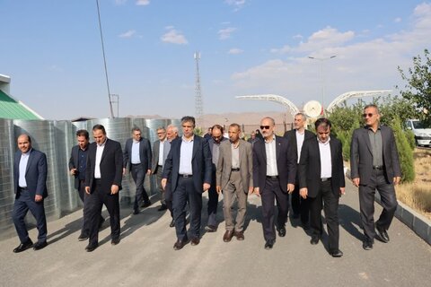 گزارش تصویری ا بازدید استاندار مرکزی، معاونین استانداری، مدیرکل راه و شهرسازی، فرماندار شهرستان اراک، شهردار کلانشهر اراک و جمعی از مسئولان استانی از مرکز خیریه توانبخشی آفتاب واقع