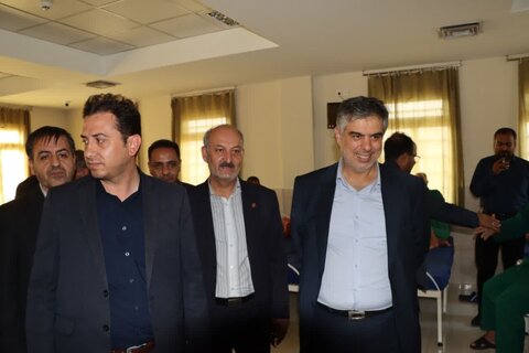 گزارش تصویری ا بازدید استاندار مرکزی، معاونین استانداری، مدیرکل راه و شهرسازی، فرماندار شهرستان اراک، شهردار کلانشهر اراک و جمعی از مسئولان استانی از مرکز خیریه توانبخشی آفتاب واقع
