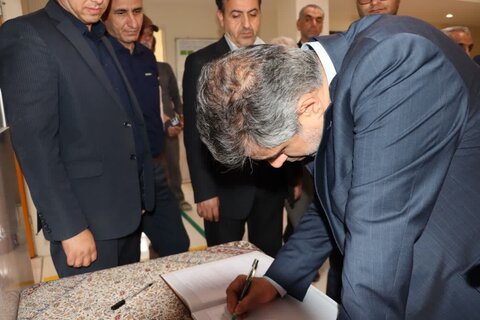 گزارش تصویری ا بازدید استاندار مرکزی، معاونین استانداری، مدیرکل راه و شهرسازی، فرماندار شهرستان اراک، شهردار کلانشهر اراک و جمعی از مسئولان استانی از مرکز خیریه توانبخشی آفتاب واقع