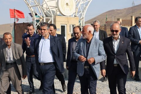 گزارش تصویری ا بازدید استاندار مرکزی، معاونین استانداری، مدیرکل راه و شهرسازی، فرماندار شهرستان اراک، شهردار کلانشهر اراک و جمعی از مسئولان استانی از مرکز خیریه توانبخشی آفتاب واقع
