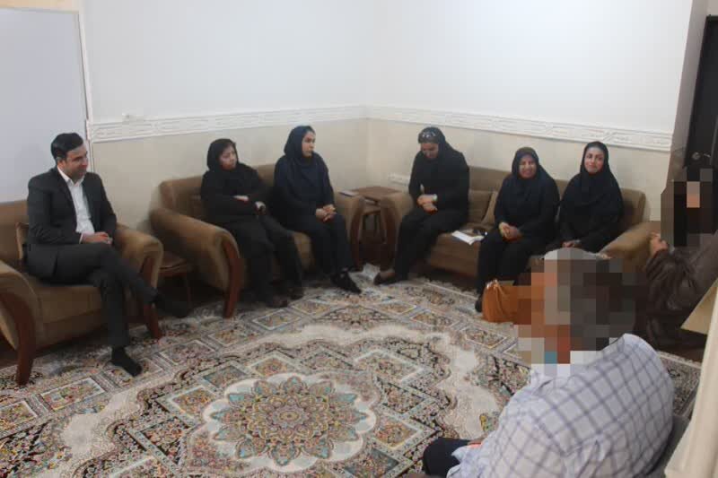 بندرعباس| بازدید سرپرست  بهزیستی شهرستان بندرعباس از منزل توانخواهان تحت پوشش