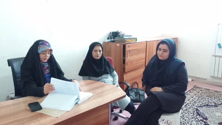 شهریار | بازدید رئیس اداره بهزیستی شهریار از مرکز مداخله در بحران: همدلی با دختران آسیب‌دیده اجتماعی