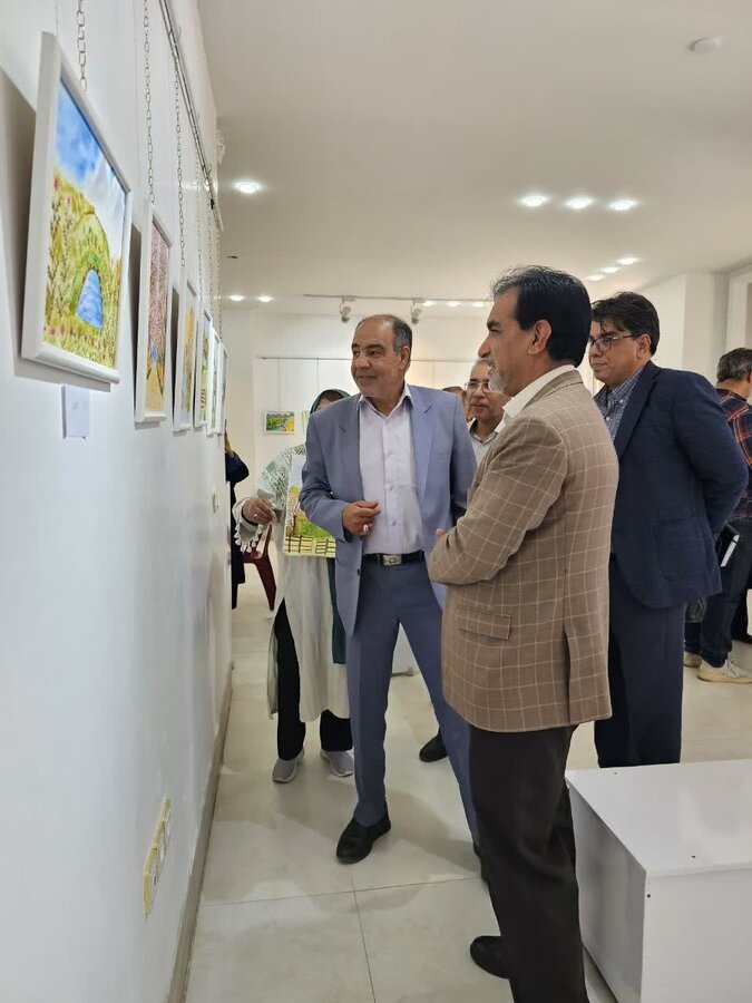بازدید مدیرکل بهزیستی استان کرمان از نمایشگاه نقاشی فصل تازه