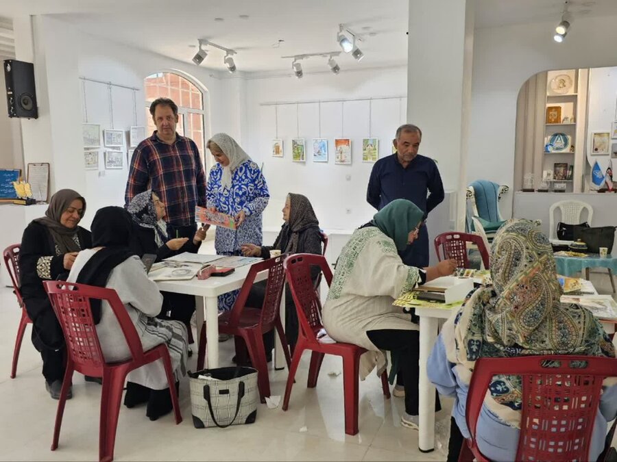 بازدید مدیرکل بهزیستی استان کرمان از نمایشگاه نقاشی فصل تازه