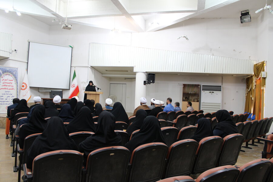 نشست آموزشی توانمندسازی ویژه ائمه جماعات و رابطین فرهنگی
