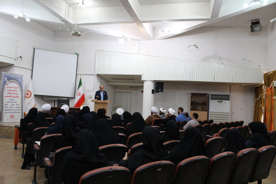 نشست آموزشی توانمندسازی ویژه ائمه جماعات و رابطین فرهنگی