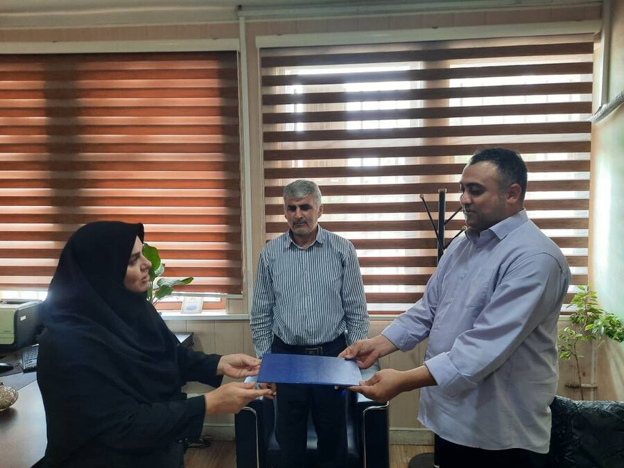 میاندورود| تقدیر رییس اداره بهزیستی میاندورود از خبرنگار صدا و سیما به مناسبت روز خبرنگار  

