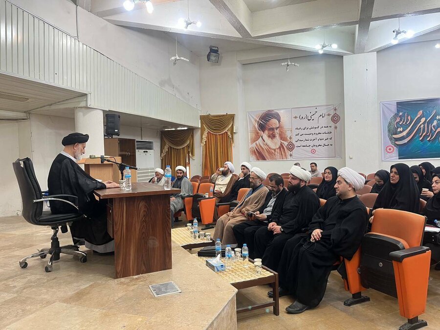 نشست آموزشی توانمندسازی ویژه ائمه جماعات و رابطین فرهنگی