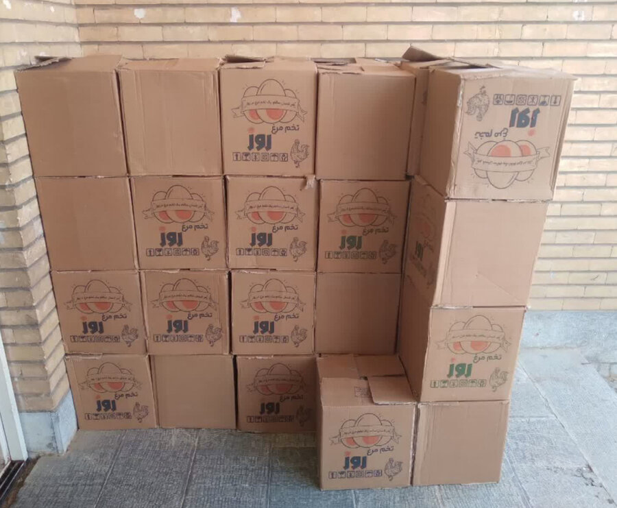 اشتهارد | توزیع تخم مرغ اهدایی خیرین بین جامعه هدف تحت پوشش بهزیستی اشتهارد