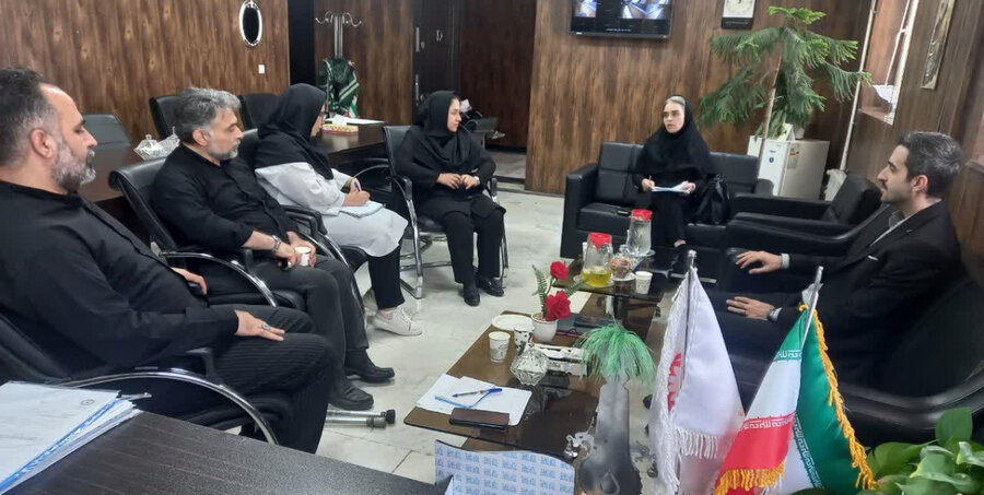 معاون توانمندسازی و اشتغال بهزیستی استان البرز با رئیس بهزیستی اشتهارد دیدار و گفتگو کرد