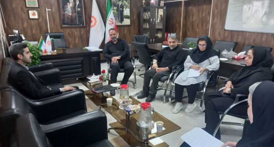 معاون توانمندسازی و اشتغال بهزیستی استان البرز با رئیس بهزیستی اشتهارد دیدار و گفتگو کرد