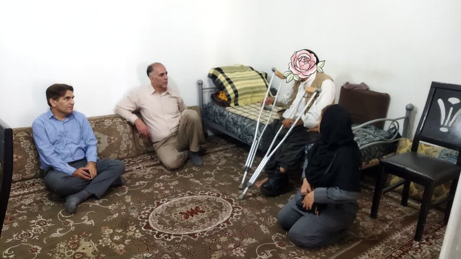 مدیر بهزیستی سنندج از منزل یک مددجو بازدید کرد