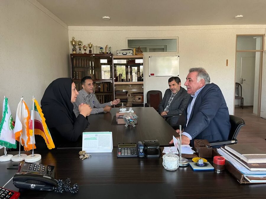 مسئولان بهزیستی کردستان با کارکنان بهزیستی کامیاران دیدار کردند