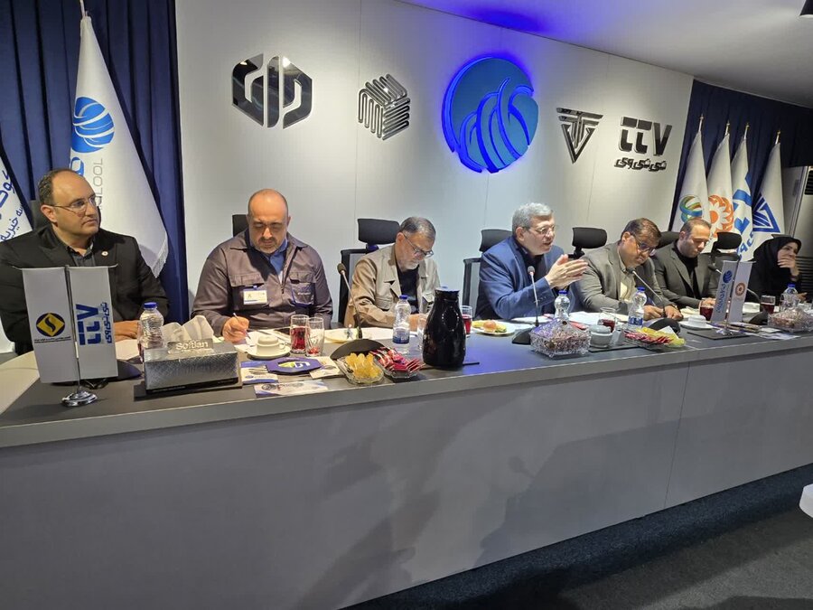 دکتر حسینی، معاون وزیر و رئیس سازمان بهزیستی کشور، از کارخانه اشتغال مددجویی فنر لول ایران