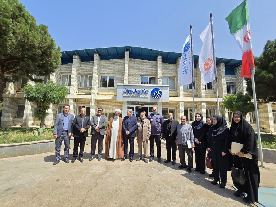 دکتر حسینی، معاون وزیر و رئیس سازمان بهزیستی کشور، از کارخانه اشتغال مددجویی فنر لول ایران