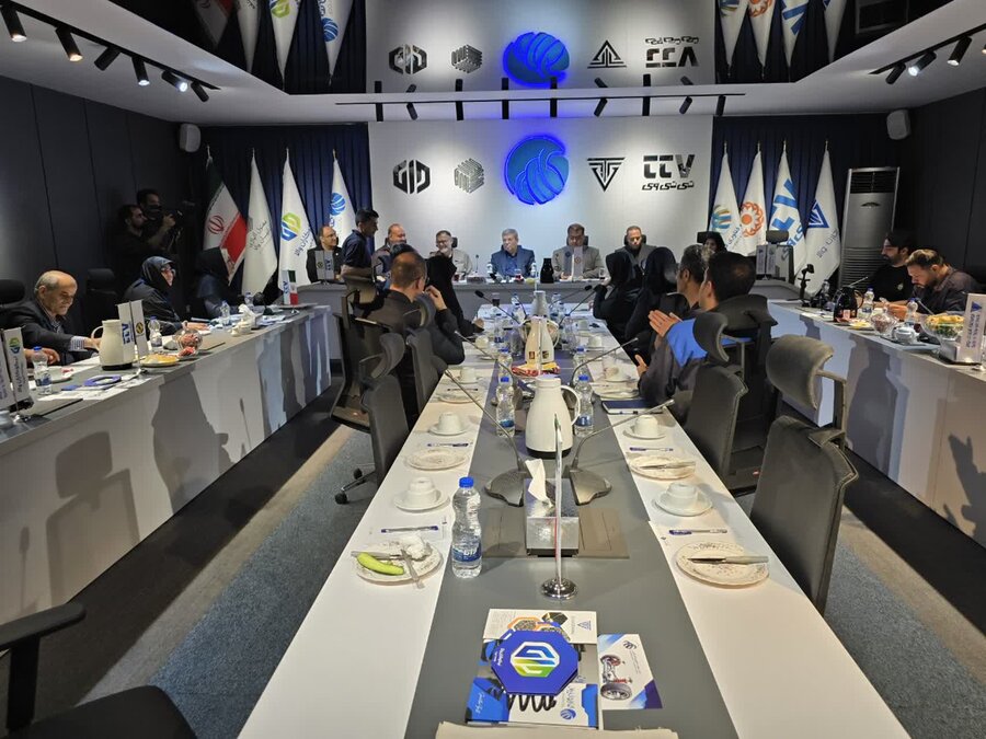 دکتر حسینی، معاون وزیر و رئیس سازمان بهزیستی کشور، از کارخانه اشتغال مددجویی فنر لول ایران