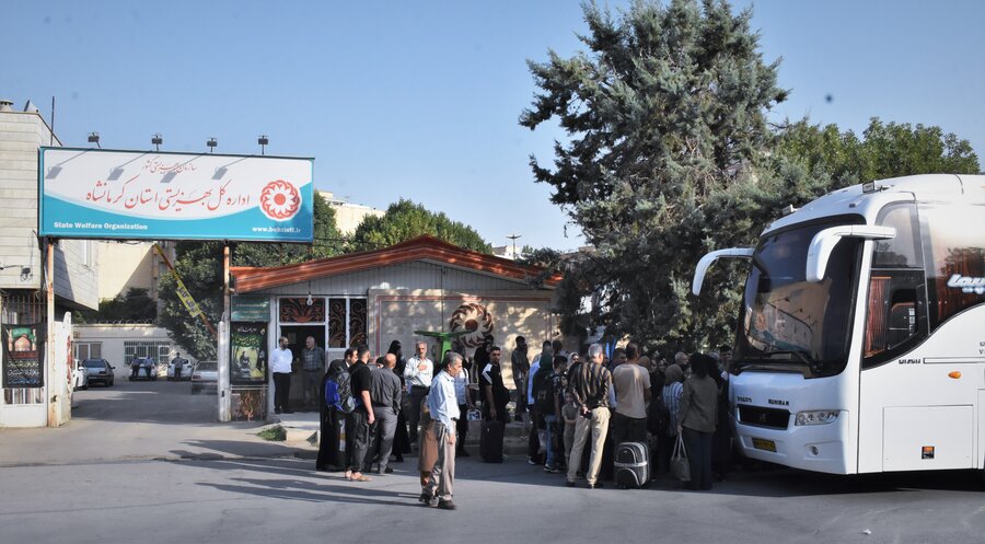 اعزام 90 نفر از مددجویان بهزیستی به مشهد مقدس