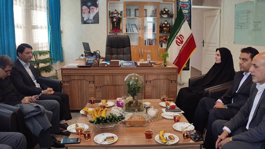 مدیر ڪل بهزیستی لرستان با فرماندار شهرستان سلسله دیدار و گفتگــو ڪــرد.