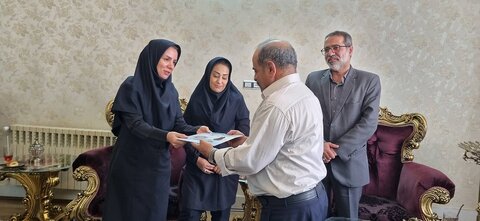 گزارش تصویری| مدیرکل بنیاد شهید و امور ایثارگران استان با آزاده سرافراز آقای نجفی دیدار کردند