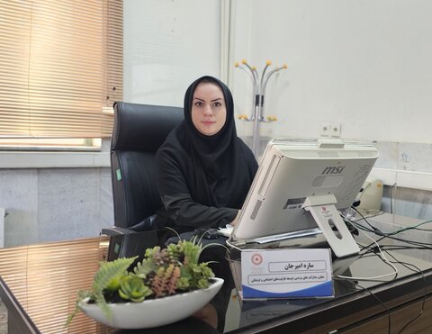 اهدای کوله‌پشتی حاوی لوازم‌التحریر به دانش‌آموزان بهزیستی توسط نمایندگی مدیران خودرو سمنان