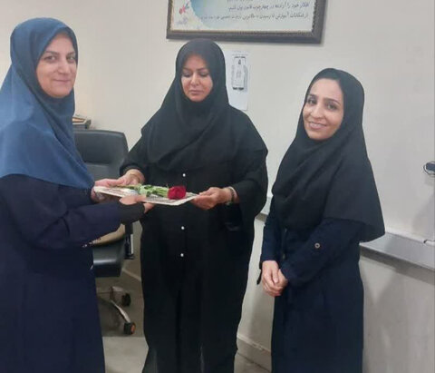 کرج | به مناسبت فرارسیدن دهه فرهنگی / از خادمین نماز بهزیستی کرج تجلیل بعمل آمد