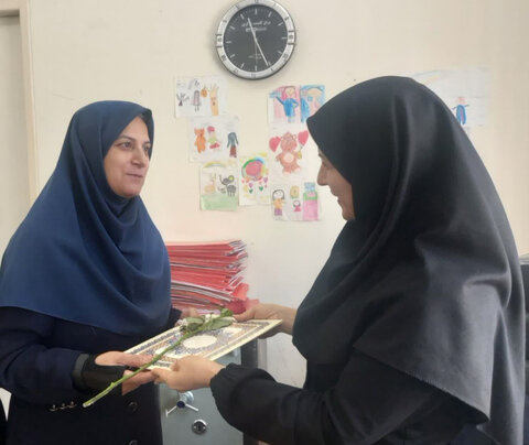 کرج | به مناسبت فرارسیدن دهه فرهنگی / از خادمین نماز بهزیستی کرج تجلیل بعمل آمد