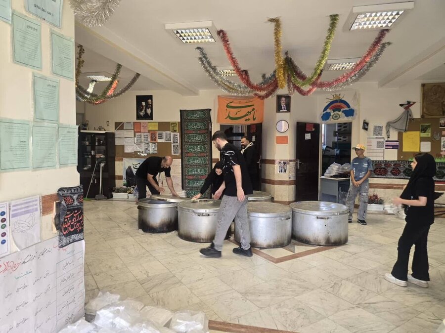 قرچک l توزیع غذا و نان گرم به مناسبت اربعین حسینی (ع)