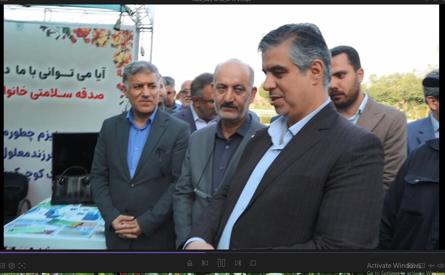 فیلم ابازدید دکتر زندیه وکیلی استاندار مرکزی از غرفه بهزیستی استان مرکزی در نمایشگاه تشکل های مردم نهاد استان مرکزی