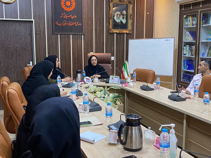 جلسه آموزشی بازآموزی قوانین و دستورالعمل های دفتر امور خانواده و بانوان