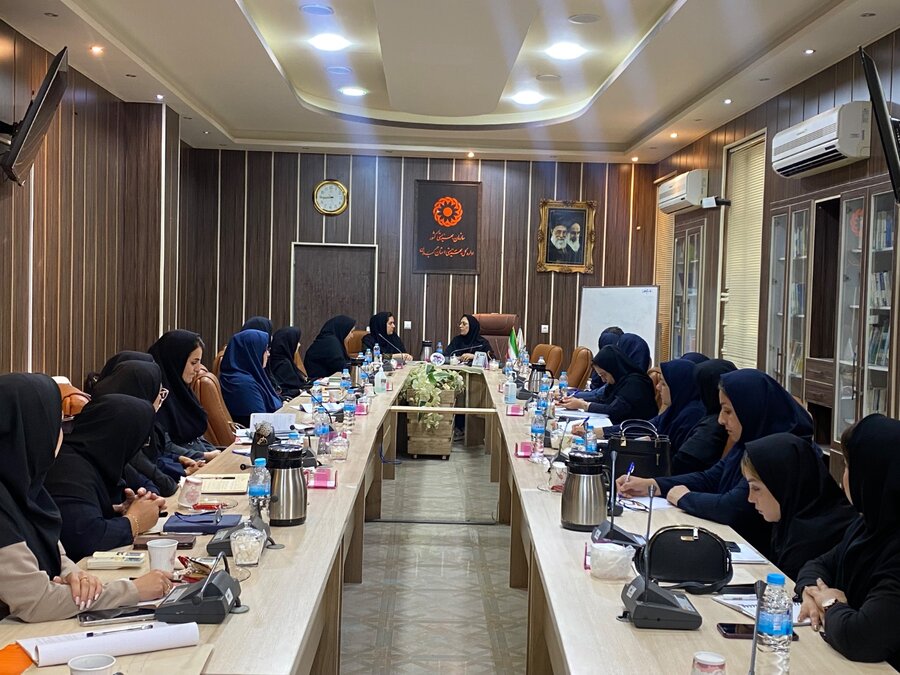 جلسه آموزشی بازآموزی قوانین و دستورالعمل های دفتر امور خانواده و بانوان