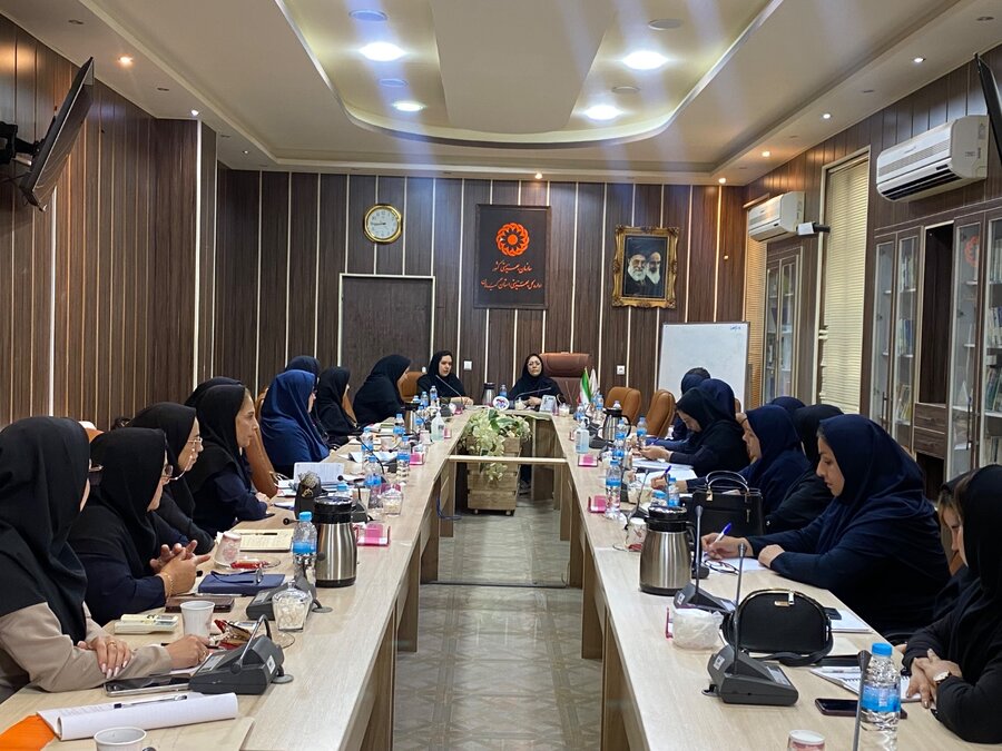 جلسه آموزشی بازآموزی قوانین و دستورالعمل های دفتر امور خانواده و بانوان تشکیل شد
