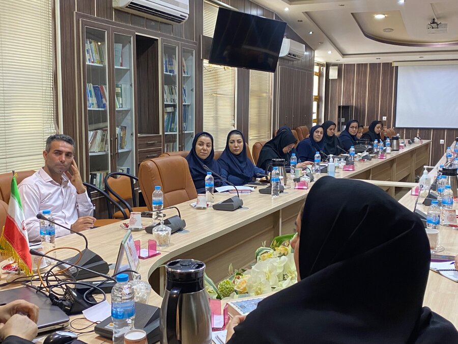 جلسه آموزشی بازآموزی قوانین و دستورالعمل های دفتر امور خانواده و بانوان