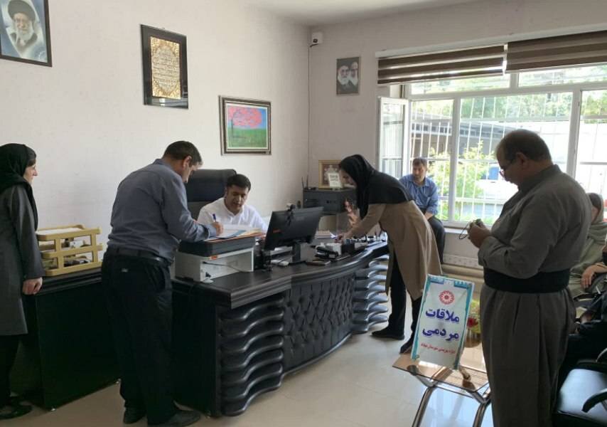 رسیدگی مستقیم رئیس بهزیستی مهاباد به مشکلات جامعه هدف در ملاقات مردمی