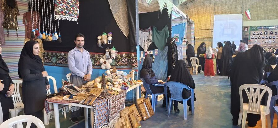 نمایشگاه صنایع دستی توانیابان بهزیستی در کامیاران برپا شد
