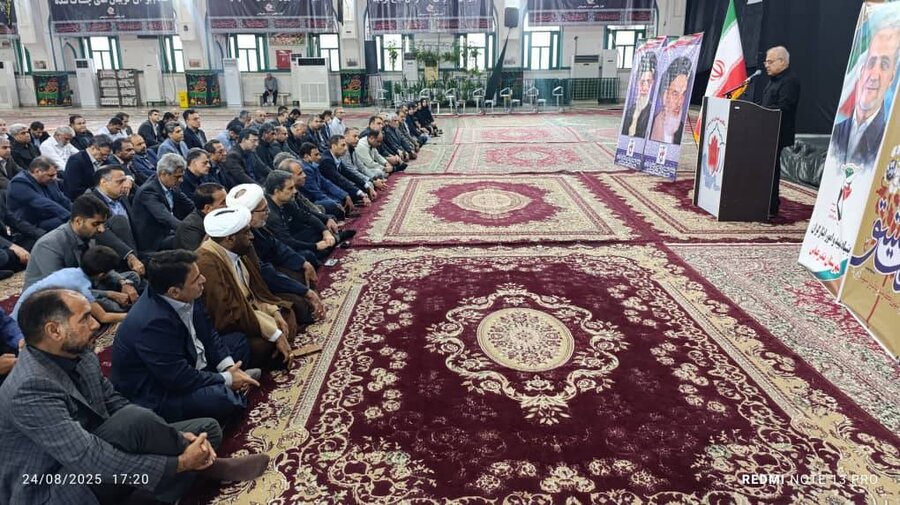 گلباران گلزار شهدای بندرعباس در روز نخست هفته دولت