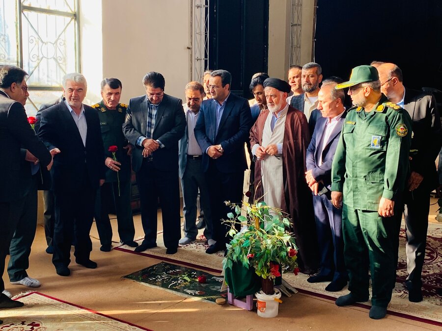 تجدید میثاق سرپرست و کارکنان بهزیستی کهگیلویه و بویراحمد با آرمان‌های امام خمینی(ره) در هفته دولت با حضور فرمانده سپاه فتح استان 