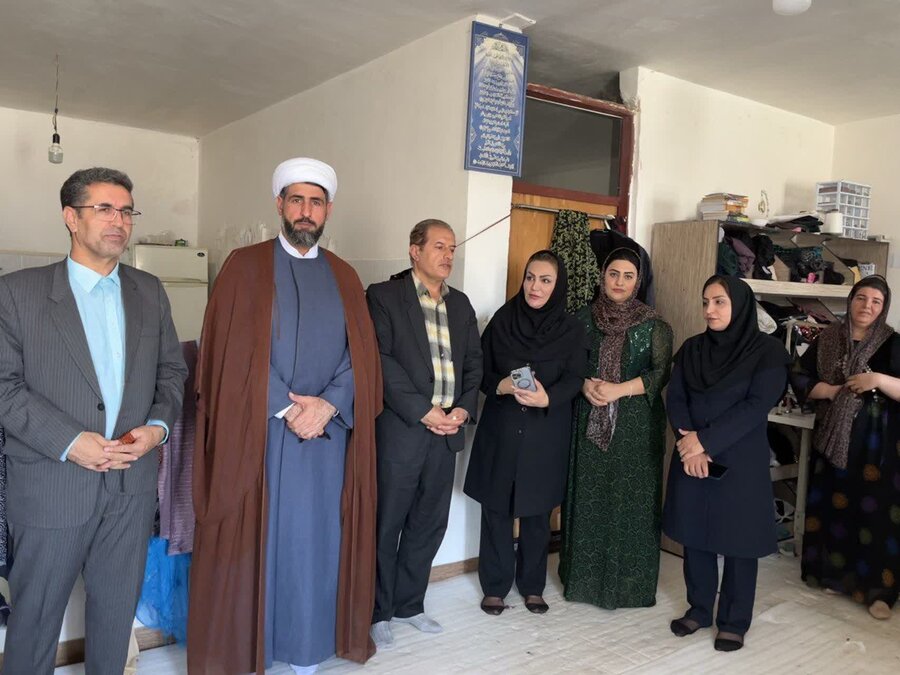بازدید مسئولان کامیاران از طرح اشتغال موفق مددجوی بهزیستی