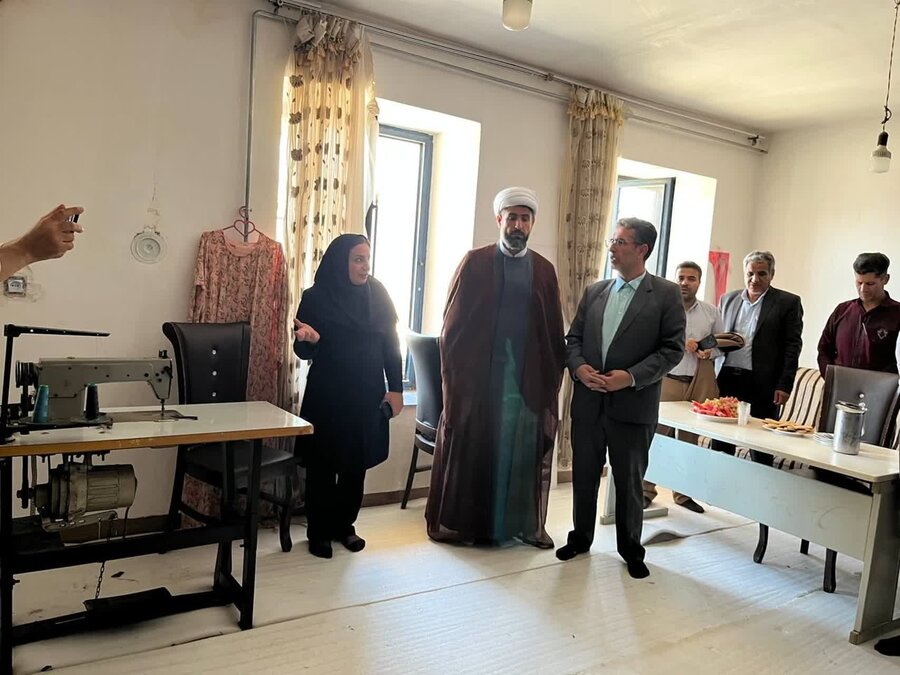 بازدید مسئولان کامیاران از طرح اشتغال موفق مددجوی بهزیستی