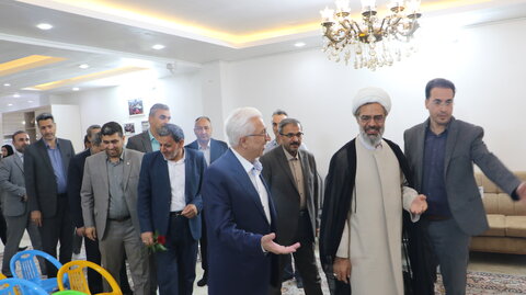گزارش تصویری از آیین افتتاح همزمان 101 واحد مسکونی مدجویان با حضور استاندار و نماینده ولی فقیه در استان در هفته دولت