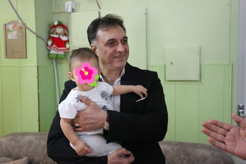 بازدید دکتر سیدحسن موسوی چلک، معاون سلامت اجتماعی سازمان بهزیستی کشور، به همراه حمیدرضا الوند مدیرکل دفتر مراقبت و توانمندسازی کودکان و نوجوانان از شیرخوارگاه عترت شهرستان همدان