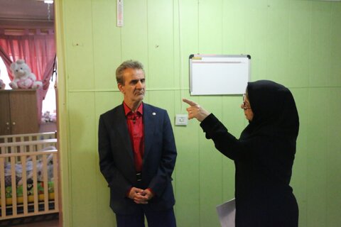 بازدید دکتر سیدحسن موسوی چلک، معاون سلامت اجتماعی سازمان بهزیستی کشور، به همراه حمیدرضا الوند مدیرکل دفتر مراقبت و توانمندسازی کودکان و نوجوانان از شیرخوارگاه عترت شهرستان همدان