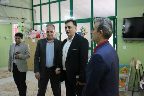 بازدید دکتر سیدحسن موسوی چلک، معاون سلامت اجتماعی سازمان بهزیستی کشور، به همراه حمیدرضا الوند مدیرکل دفتر مراقبت و توانمندسازی کودکان و نوجوانان از شیرخوارگاه عترت شهرستان همدان