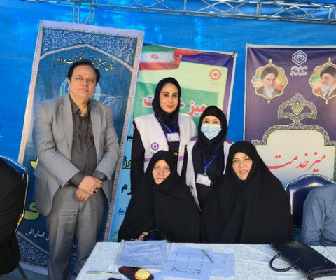 مناسبت گرامیداشت هفته دولت؛گزارش تصویری | برپایی میز خدمت بهزیستی البرز در مصلّی نمازجمعه کلانشهر کرج