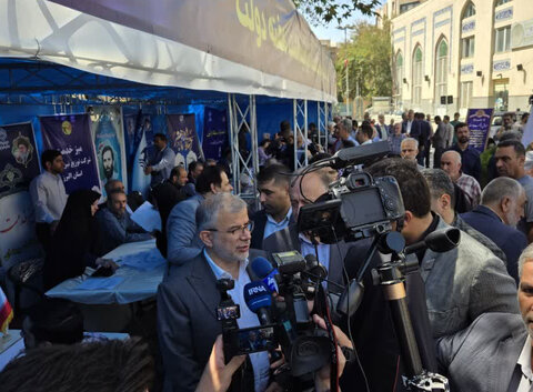 مناسبت گرامیداشت هفته دولت؛گزارش تصویری | برپایی میز خدمت بهزیستی البرز در مصلّی نمازجمعه کلانشهر کرج