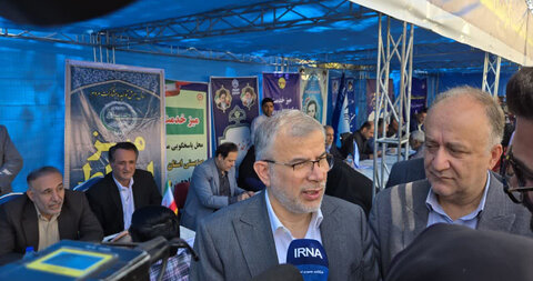 مناسبت گرامیداشت هفته دولت؛گزارش تصویری | برپایی میز خدمت بهزیستی البرز در مصلّی نمازجمعه کلانشهر کرج