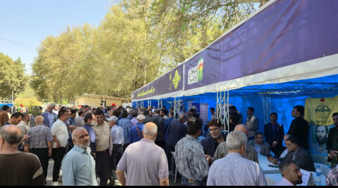 مناسبت گرامیداشت هفته دولت؛گزارش تصویری | برپایی میز خدمت بهزیستی البرز در مصلّی نمازجمعه کلانشهر کرج